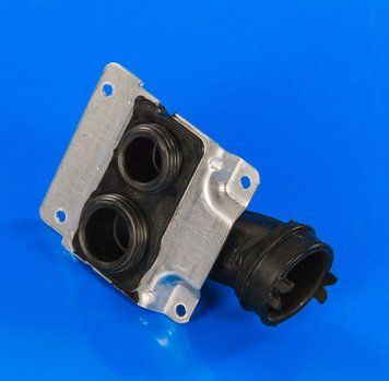 Сливной патрубок от нижнего поддона к тэну Indesit C00257324 11105470 фото